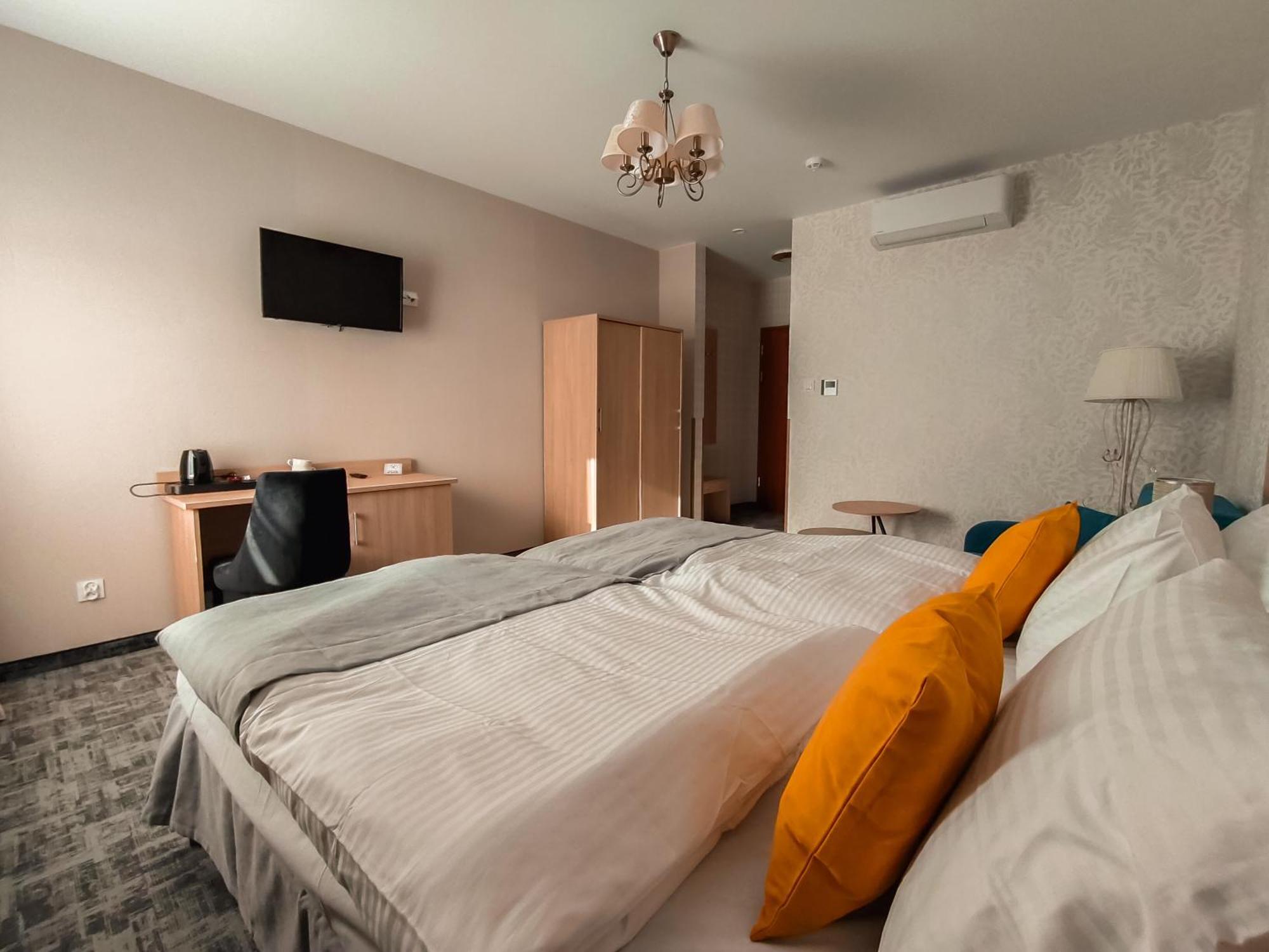 Sztuka Smaku - Restauracja I Hotelik Swidnica  Ngoại thất bức ảnh